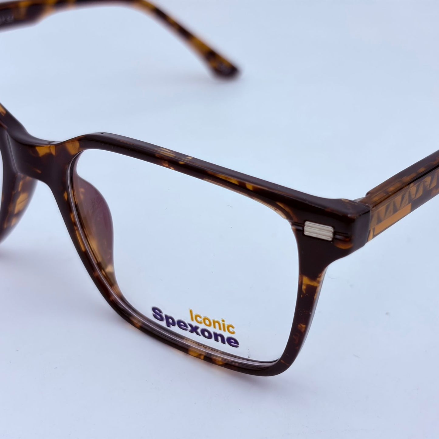 Spexone iconic series: LP82230 Amber premium eyewear for man and woman